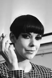 Peggy Moffitt como: 