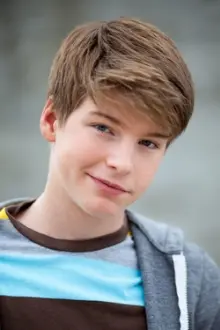 Levi Miller como: William