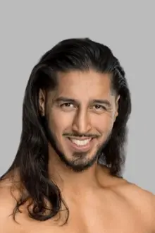 Adeel Alam como: Mustafa Ali