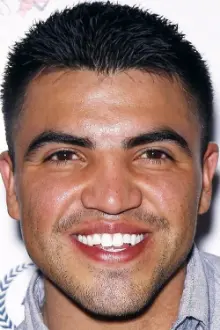 Victor Ortiz como: 