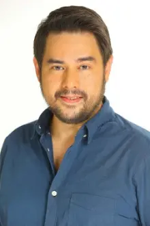 Gabby Eigenmann como: John