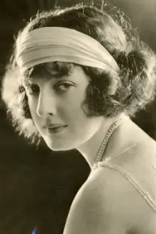 Marguerite Courtot como: Helen