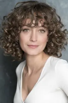 Raquel Espada como: Lucía Peña