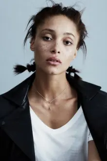 Adwoa Aboah como: 