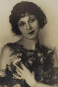 Nola Luxford como: Mamie Dugan