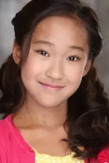 ViviAnn Yee como: Athena (voice)