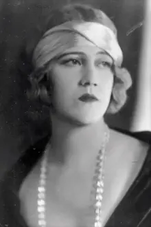 Maude Wayne como: Josephine Herrick