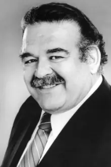 Ron Karabatsos como: Claude Papazian