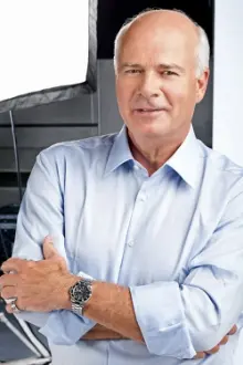 Peter Mansbridge como: Narrator (voice)