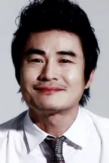 Oh Chang-kyung como: Yul's Father