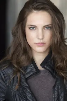 Sarah Elizabeth Johnston como: Mia