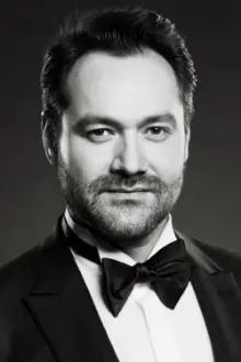 Ildar Abdrazakov como: Assur