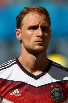 Benedikt Höwedes como: 