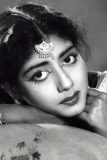 Sabitri Chatterjee como: Kunti