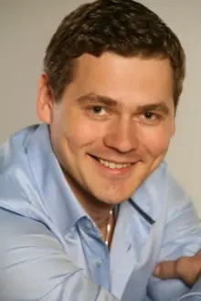 Alexander Pashkov como: Grigoriy