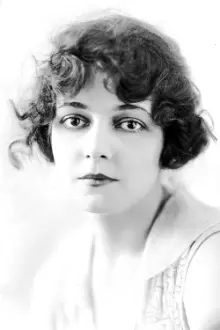 Barbara Castleton como: May Weston