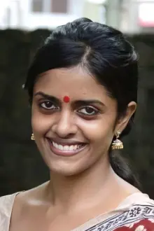 Kani Kusruti como: Divya