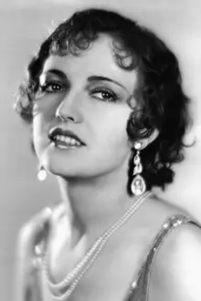 Ethlyne Clair como: Madge Warren