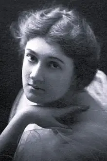 Alice Wilson como: Lottie Driscoll