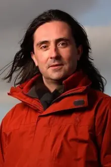 Neil Oliver como: Narrator (voice)