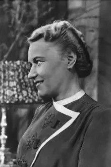 Hildegard Grethe como: Mrs. Burkhardt, die Mutter