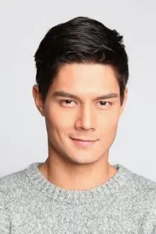 Daniel Matsunaga como: Kael