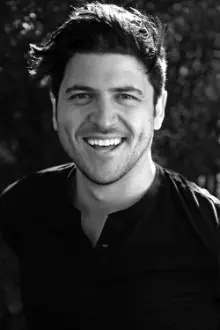 Olan Rogers como: Gary / Mooncake / Lord Commander / Alien Crew Member