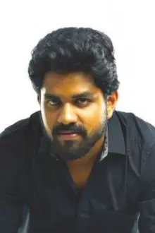 Vineeth Mohan como: Fr. Gregory Pauly