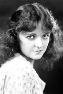 Jean Paige como: Dorothy Barlow