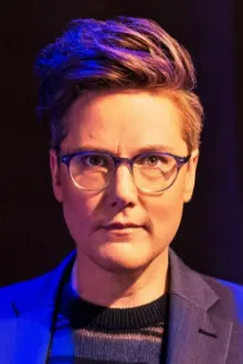 Hannah Gadsby como: 