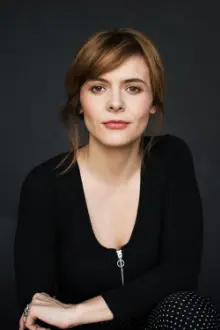 Alexa-Jeanne Dubé como: Directrice R.H.