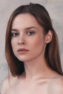 Polina Davydova como: Olivia