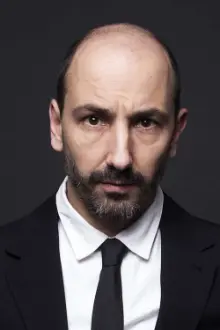 Sébastien Ossard como: Doctor Bourneville