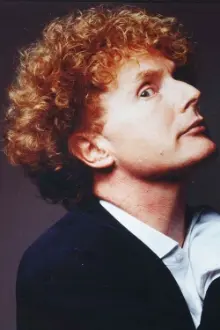 Malcolm McLaren como: Ele mesmo