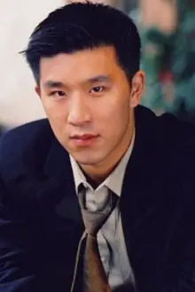 Richard Lee como: Aaron