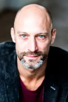 Andreas Grötzinger como: Father