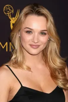 Hunter King como: Maggie Bailey