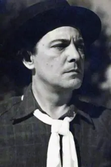 Santiago Arrieta como: Fabián