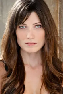 Jessica Kozak como: Emily Baardsson