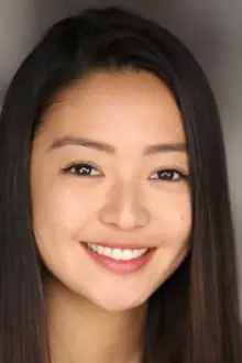 Chelsea Zhang como: Sophie Ha