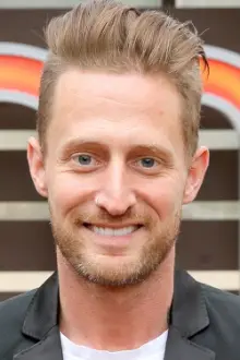 Michael Voltaggio como: Self - Host / Mentor