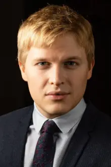 Ronan Farrow como: 