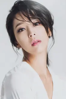Han Go-eun como: Yu-ra Sagong