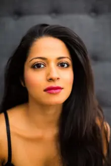 Mouzam Makkar como: Saniya Khan