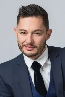 Jake Graf como: Adam (segment "Brace")