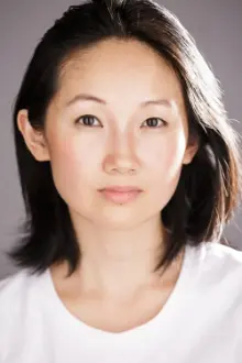 Ying Ying Li como: Tina