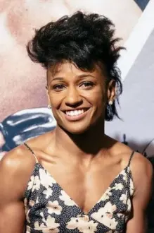 Angela Hill como: Ela mesma