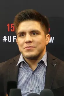 Henry Cejudo como: 