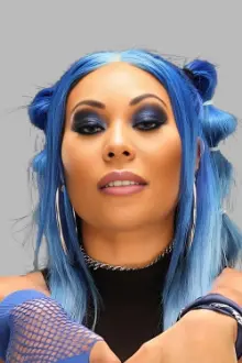 Stephanie Hym Lee como: Mia Yim