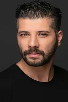 Öner Ateş como: Ali Onur